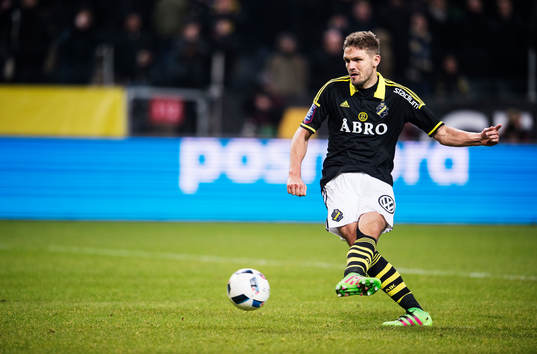 s Jos Hooiveld slår en straff