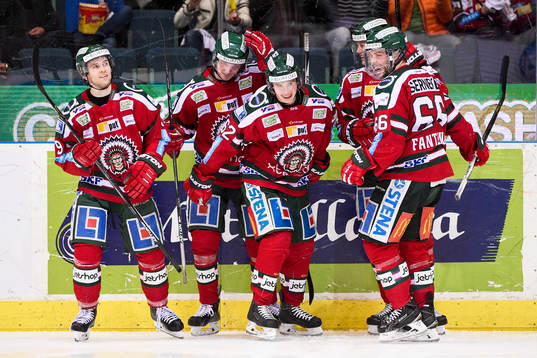 Frölundas Artturi Lehkonen jublar med lagkamraterna