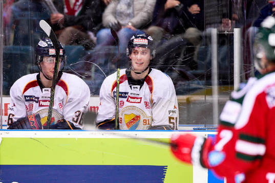 Djurgårdens Philip Holm och Robin Alvarez i
