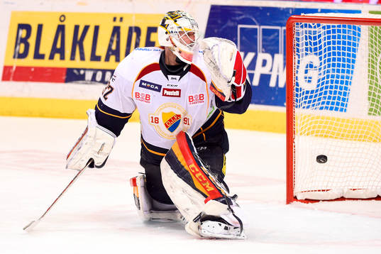 Frölundas Artturi Lehkonen gör 4-2 bakom Djurgårdens