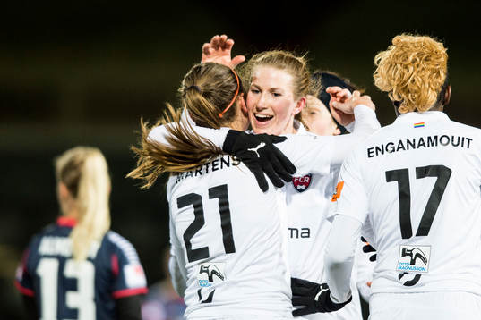 Rosengårds Emma Berglund kramar om Lieke Martens