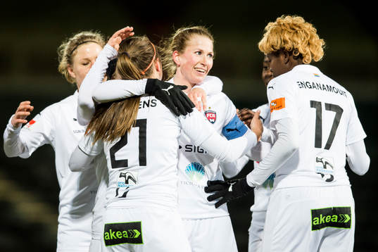 Rosengårds Emma Berglund kramar om Lieke Martens