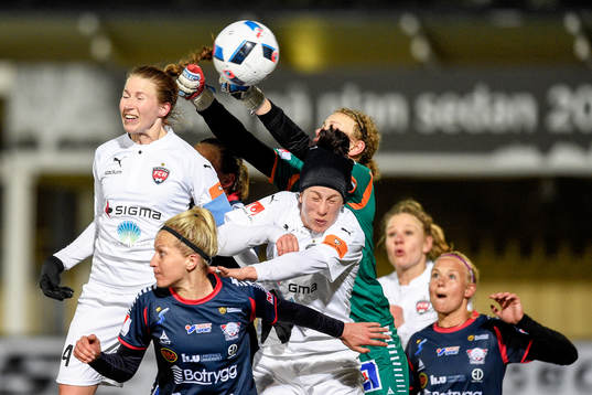 Rosengårds Emma Berglund nickar in 2-1