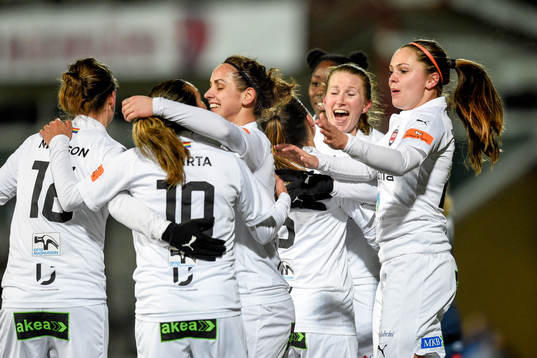 Rosengårds Emma Berglund jublar