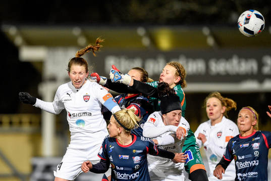 Rosengårds Emma Berglund nickar in 2-1