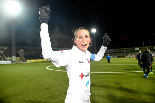 Rosengårds Emma Berglund jublar