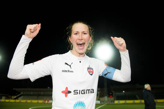 Rosengårds Emma Berglund jublar
