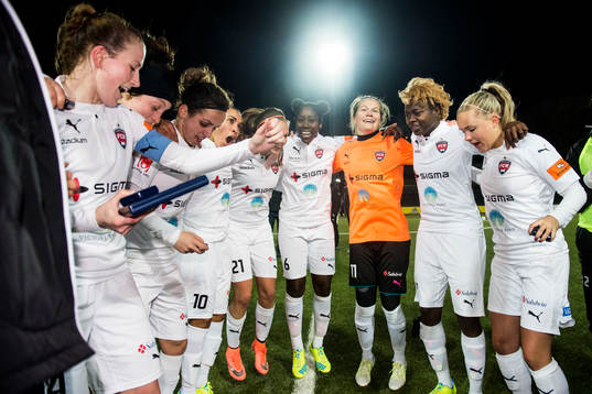 Rosengårds spelare jublar