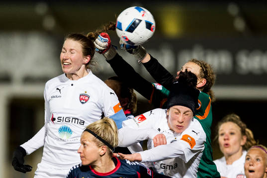 Rosengårds Emma Berglund nickar in matchavgörande 2-1