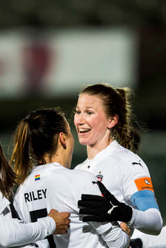 Rosengårds Marta Viera Da Silva och Emma Berglund jublar