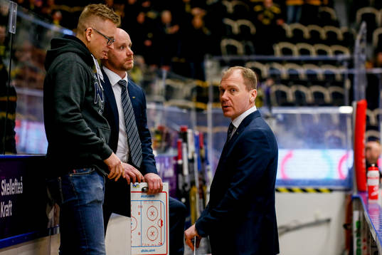 s  tränare Johan Lindbom assisterande tränare Tim