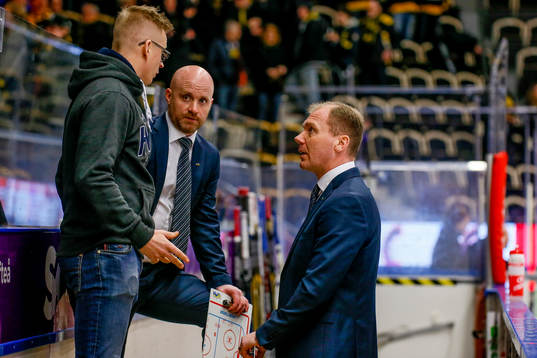 s  tränare Johan Lindbom assisterande tränare Tim
