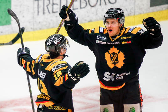 Skellefteås Andrew Calof och Axel Holmström jublar