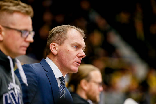 s tränare Johan Lindbom