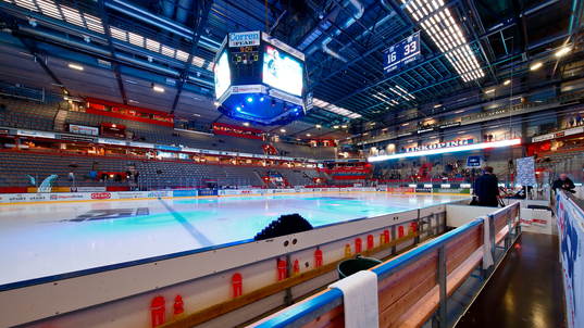 SAAB Arena före första kvartsfinalen i SHL mellan