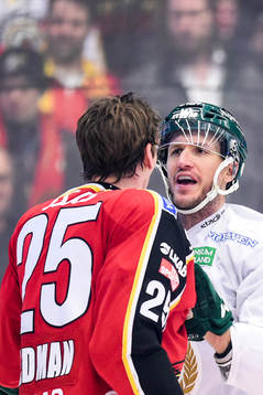 Irriterat mellan Luleås Anton Hedman och Färjestads