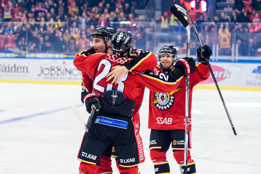 Luleås Anton Hedman och Lucas Wallmark jublar