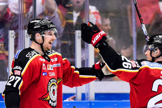 Luleås Brendan Mikkelson och Peter Cehlarik jublar