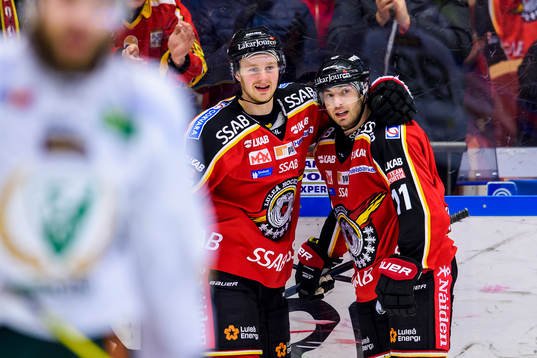 Luleås Lucas Wallmark (v) jublar