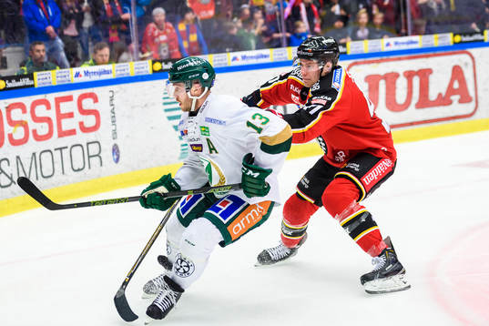 Färjestads Linus Persson och Luleås Ilari Melart