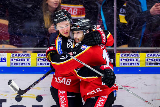 Luleås Lucas Wallmark (v) jublar