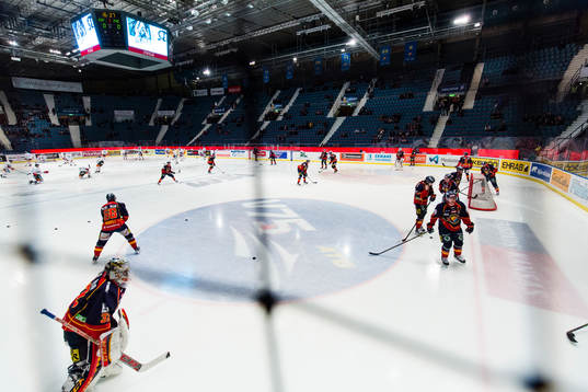 Djurgårdens spelare värmer upp innan kvartsfinal 2 i