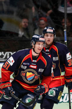 Djurgårdens Robin Alvarez jublar med Linus Hultström