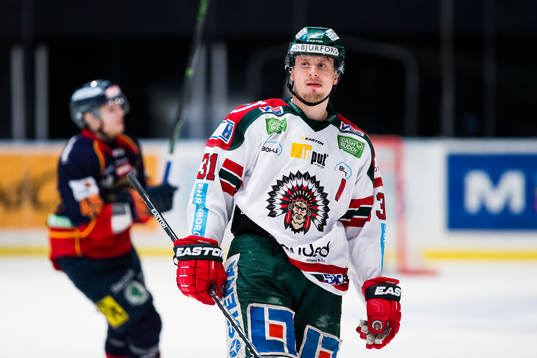 Frölundas Nicklas Lasu ser fundersam ut