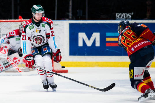Frölundas Christoffer Ehn täcker ett skott från