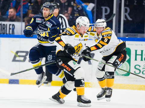 s Martin Thörnberg träffar Skellefteås Mattias Ritola
