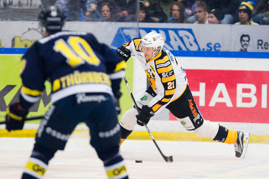 Skellefteås Jimmie Ericsson skjuter