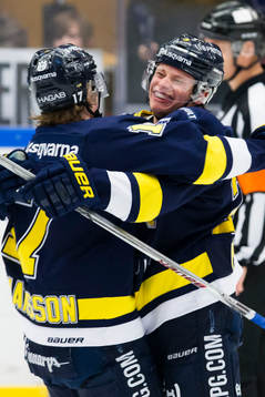 s Emil Johansson jublar
