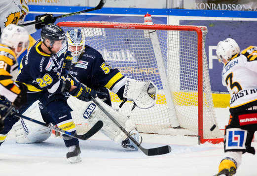 Skellefteås Niclas Burström (h) missar öppet läge