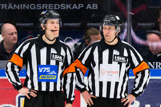 Domarna Tobias Björk och Sören Persson