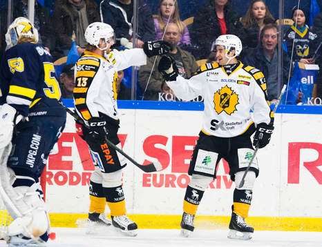 Skellefteås Mattias Ritola och Andrew Calof jublar