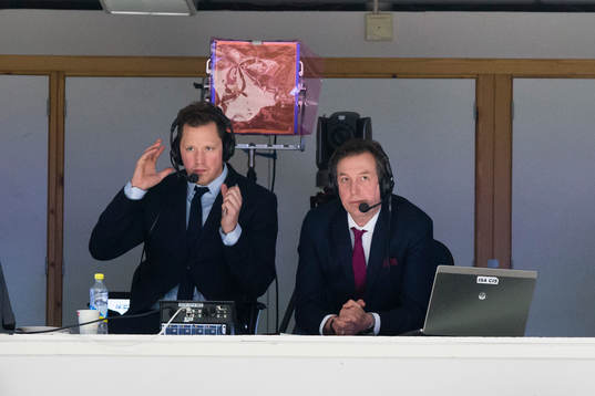 C Mores kommentatorer Fredrik Warg och Åke Unger