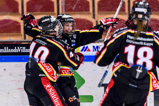 Luleås Rebecca Stenberg jublar