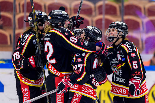 Luleås Rebecca Stenberg (m) jublar