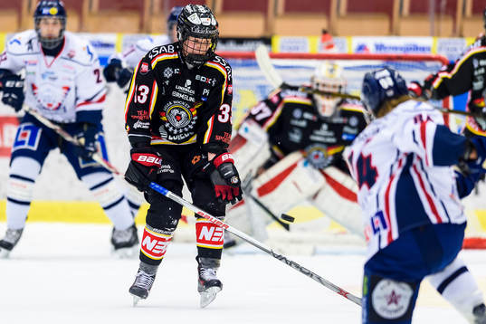 Luleås Michelle Karvinen täcker skott