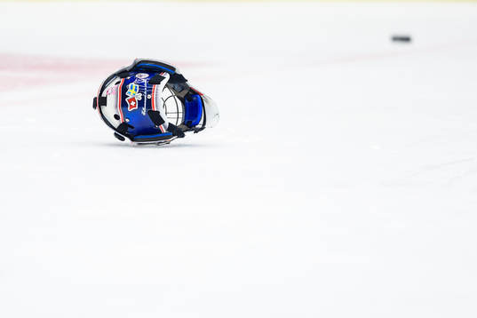 Linköpings målvakt Florence Schelling målvaktsmask