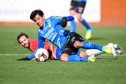 Örgrytes Hampus Bohman och Halmstads Antonio Rojas