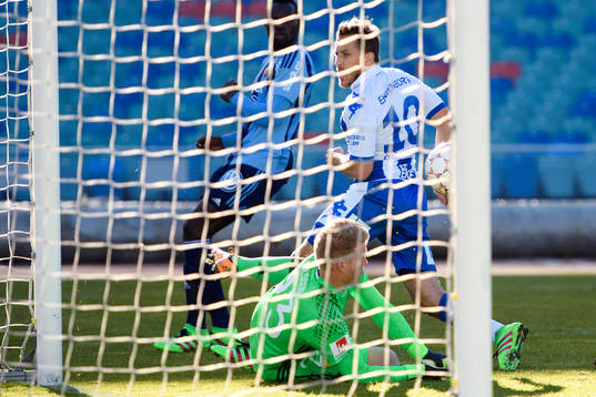 IFK Göteborgs Tobias Hysén oroar framför Djurgårdens