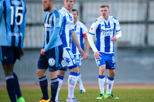 IFK Göteborgs Sebastian Eriksson reagerar
