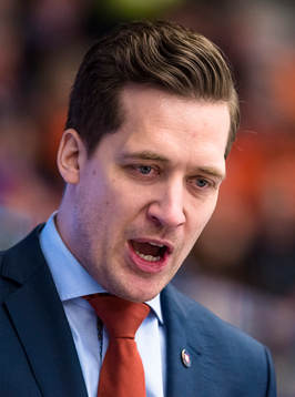 Växjös tränare Sam Hallam skriker