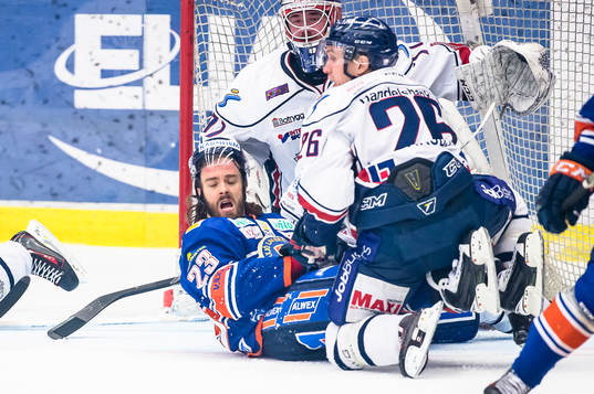 Växjös Ville Leino faller