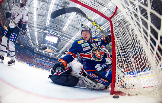 Växjös Tuomas Kiiskinen jublar