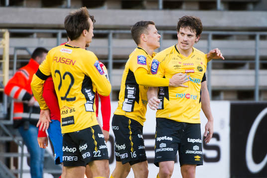 Elfsborgs Viktor Prodell och Viktor Claesson jublar med