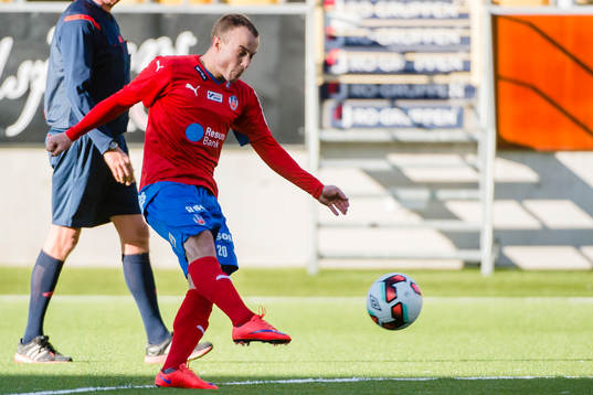 Helsingborgs Calle Wede skjuter frisparken som betyder 1-1