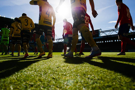 Elfsborg och Helsingborgs går in på plan innan avspark i