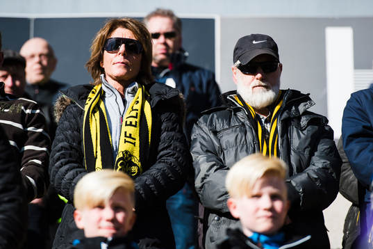 Elfsborgspublik i en tyst minut för Olle Blomqvist